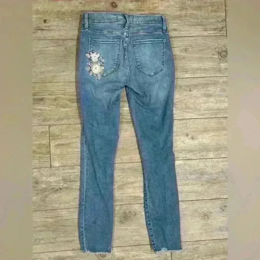 Abercrombie & Fitch The Super Skinny Ankle Midrise Distressed Jeans Size 0 - Picture 2 of 6